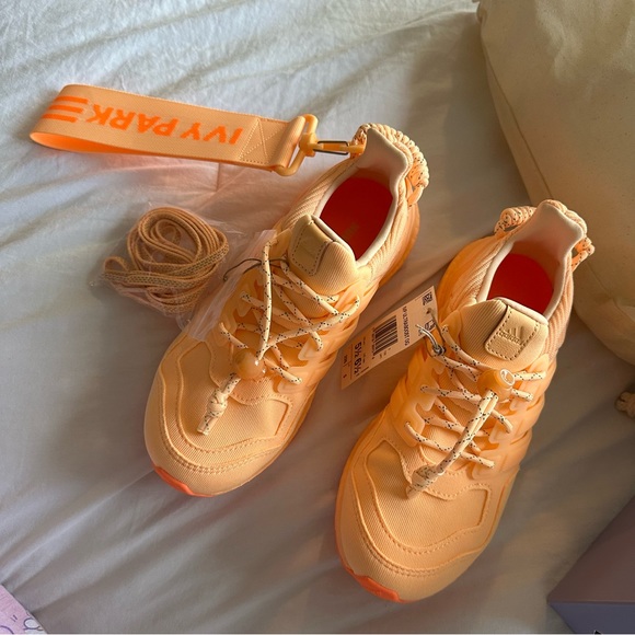 Adidas x Ivy Park IVP ULTRABOOST OG size 5.5 M/ 6.5 W - Picture 6 of 10